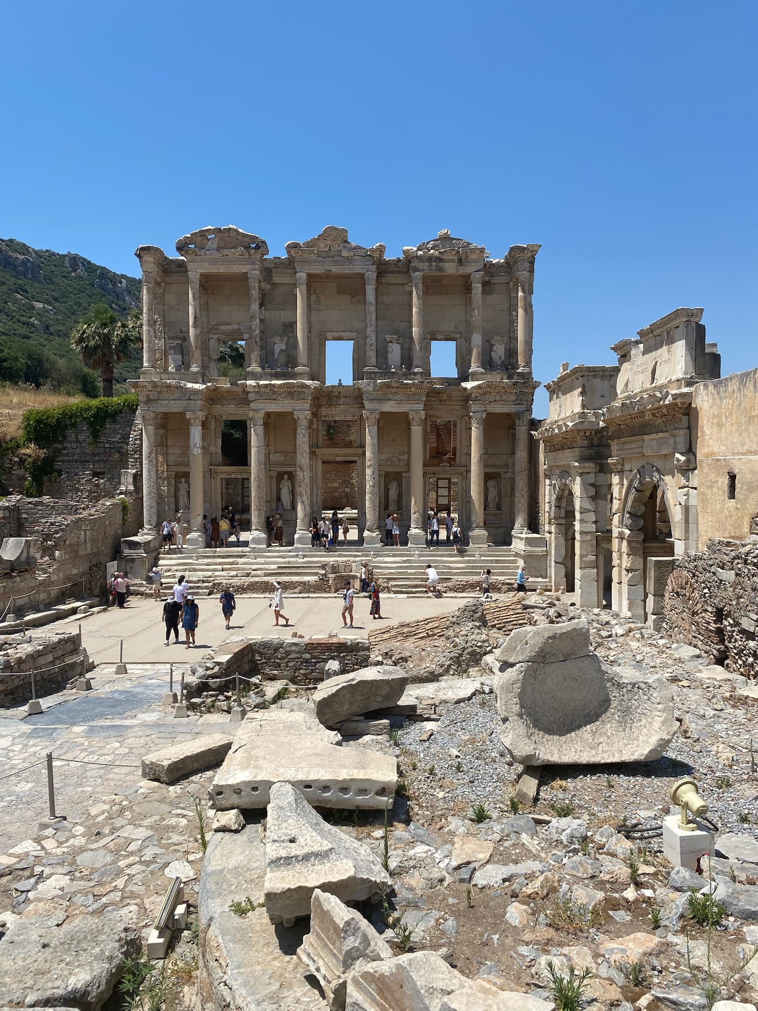 セルチュク・エフェソス旅ログ|38℃の暑さで見たかった遺跡へ